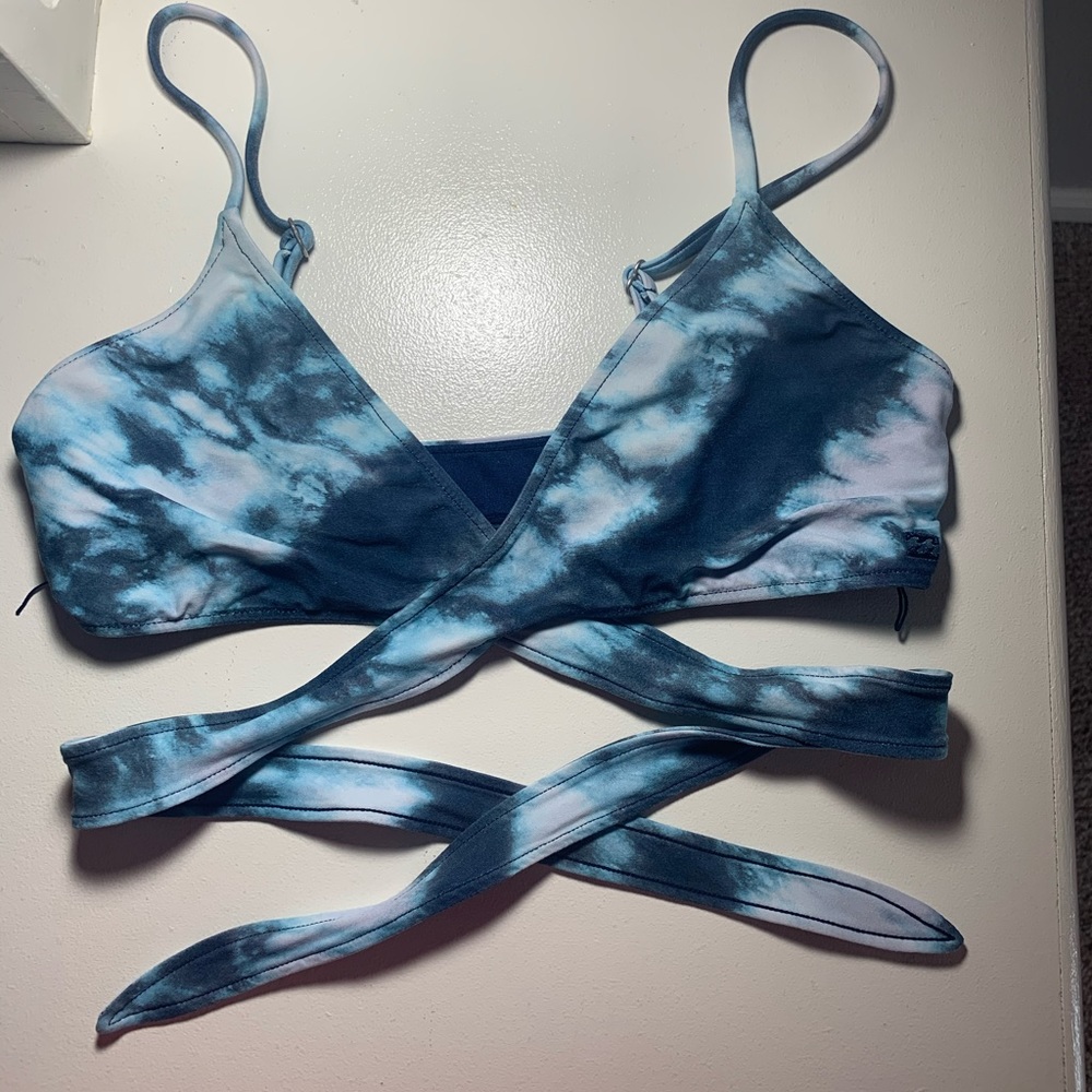 Billabong swim top